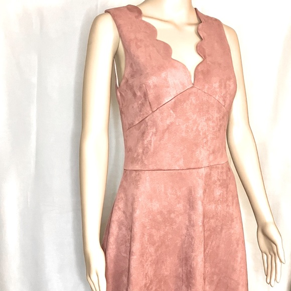 Stunning Design Lab Dress - Picture 2 of 6